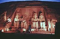 Abu Simbel: Der Groe Tempel - Nachtbeleuchtung