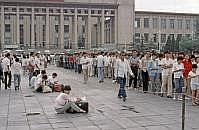 Peking: Menschen auf dem Weg zum Mausoleum fr Mao Tse Tung