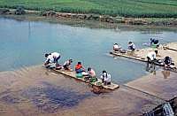 Auf dem Weg von Guiyang zum Huangguoshu-Wasserfall: Waschplatz