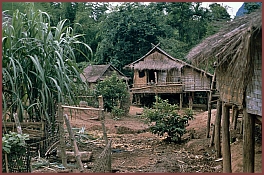 Nam Ou aufwärts: Akha-Dorf