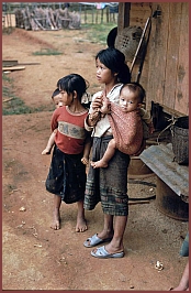 Ebene der Tonkrge - Umgebung von Phonsavan: Kinder