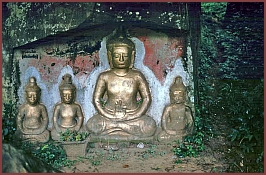 Vang Xang (Sang), ein buddhistisches Mon-Heiligtum