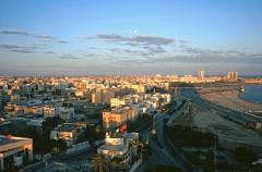 Tripolis: Blick aus einem Fenster des Hotels Al-Mehari, Sonnenaufgang