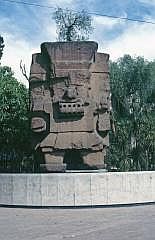 Darstellung des aztekischen Gottes Tlaloc am Eingang des Museums