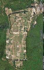 Satellitenaufnahme der Ausgrabungen des Monte Albn (Google Earth). Monte Albn war die Hauptstadt der Zapoteken. Die Anfnge der Besiedlung der Stadt lagen nach bisherigen Erkenntnissen vermutlich im 8. Jh. v. Chr..