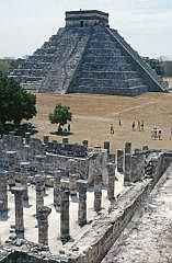 Chichn Itz: Pyramide des Kukulcn, vom Kriegertempel aus gesehen