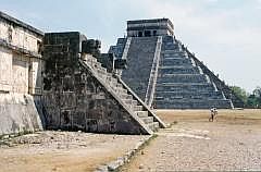 Chichn Itz: Pyramide des Kukulcn, vom Kriegertempel aus gesehen