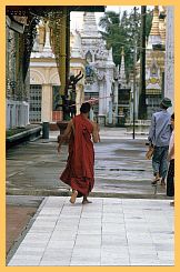 Yangon: Shwedagon Pagode - Mnch