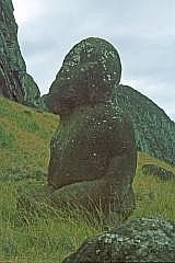 Moai Tukuturi, der kniende Moai