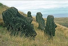 Moais vor Rano Raraku