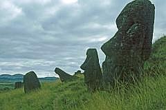 Moais vor Rano Raraku