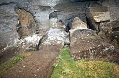 Rano Raraku: Der Steinbruch mit halbfertigen Moais