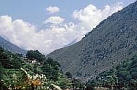 Madyan: Im Hintergrund das Massiv des Mankial (6300 m)