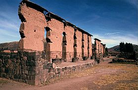 Ruinen des Wiraqocha-Tempels in Raqui