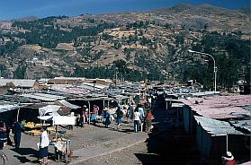 Htten und Markt in Huaraz