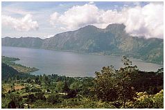 Blick auf den Batur-See von Penelokan aus