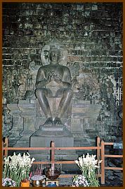 Candi Mendut - Buddha-Statue