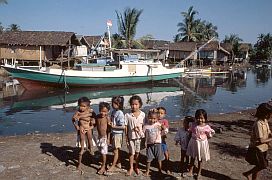 Bugis-Dorf bei Labuhan Lombok: Kinder