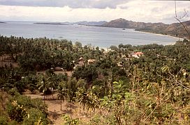 Blick auf Bucht und Inseln im uersten Sdwesten Lomboks