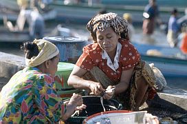 Tanjung Luar: Marktfrauen