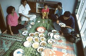 Essen mit Syarifs Familie