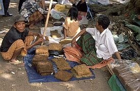 Tabakstand auf dem Markt in Barabali