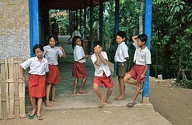 Schulkinder in Pananga