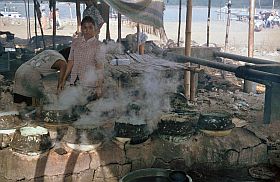 Tanjung Luar: Fisch wird gekocht