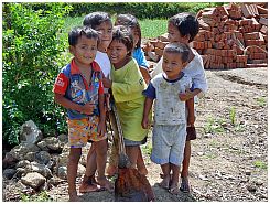 Kinder bei Taman Bali