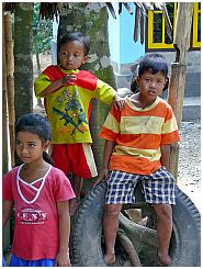Kinder in Gunung Jay