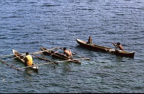 Fischerboote (Einbume) in Kokar