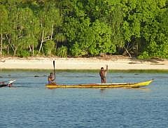 Numfor: Mit dem Boot um die ganze Insel - Fischer