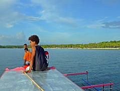 Numfor: Mit dem Boot um die ganze Insel