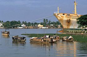 Saigon: Schiffe auf dem Saigon-Fluss