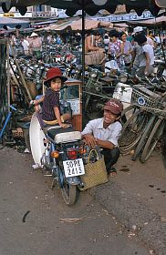 Saigon: Cholon - Markt Binh Tay, Zweiradparkplatz