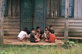 Ede-Dorf Tom Tua: Kinder