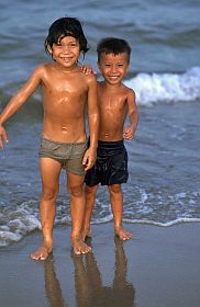 China Beach: Kinder