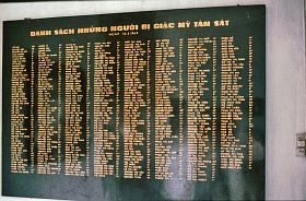 My Lai Gedenksttte: Gedenktafel mit den Namen der Ermordeten
