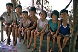 Auf der Halbinsel Lang Co: Kinder des Restaurant-Besitzers