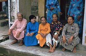 Hue: Tempel Hon Chen - Damen aus der kniglichen Familie
