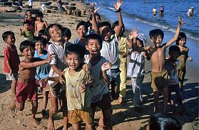 Qui Nhon - Kinder am Strand