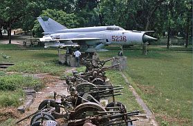 Hanoi: Flugzeug und Waffen aus dem Vietnamkrieg im Leninpark