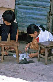 Hanoi: Kinder beim Spiel