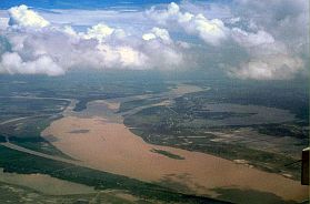 Hanoi: Luftaufnahme - Roter Fluss