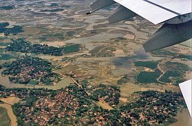 Hanoi: Luftaufnahme - Reisfelder und Siedlungen