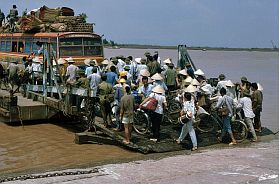 Haiphong: Fhre ber den Cam-Fluss